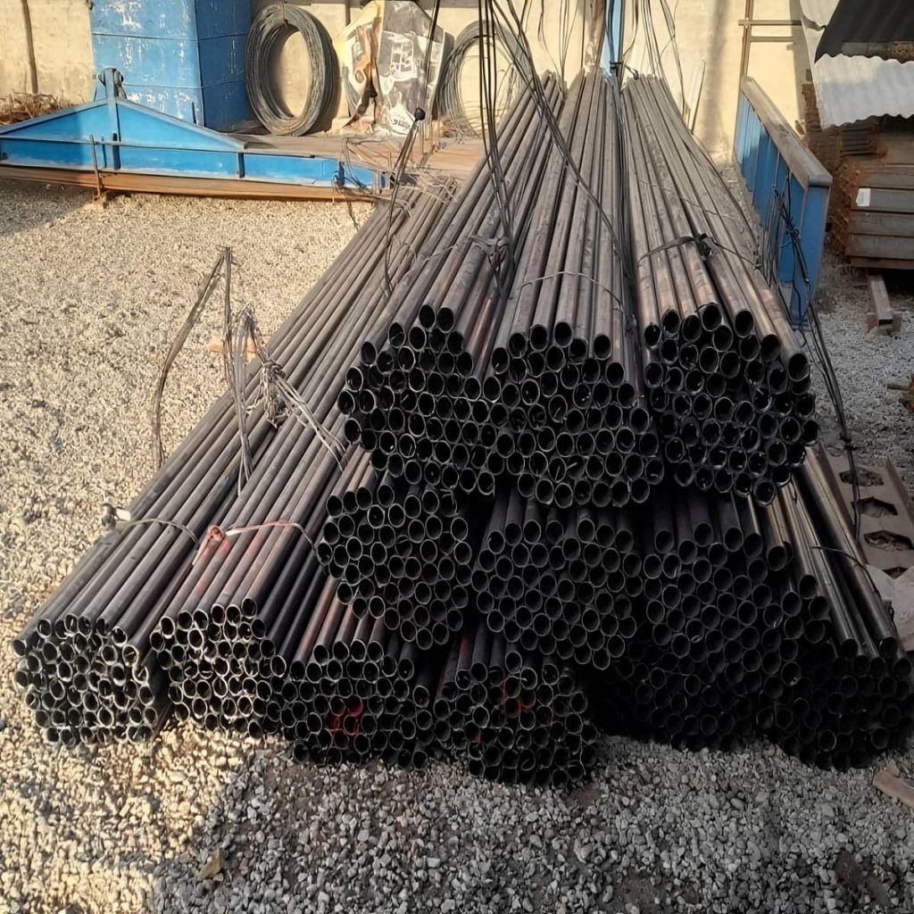 نصب داربست ایمن کنار مسیر پرتردد