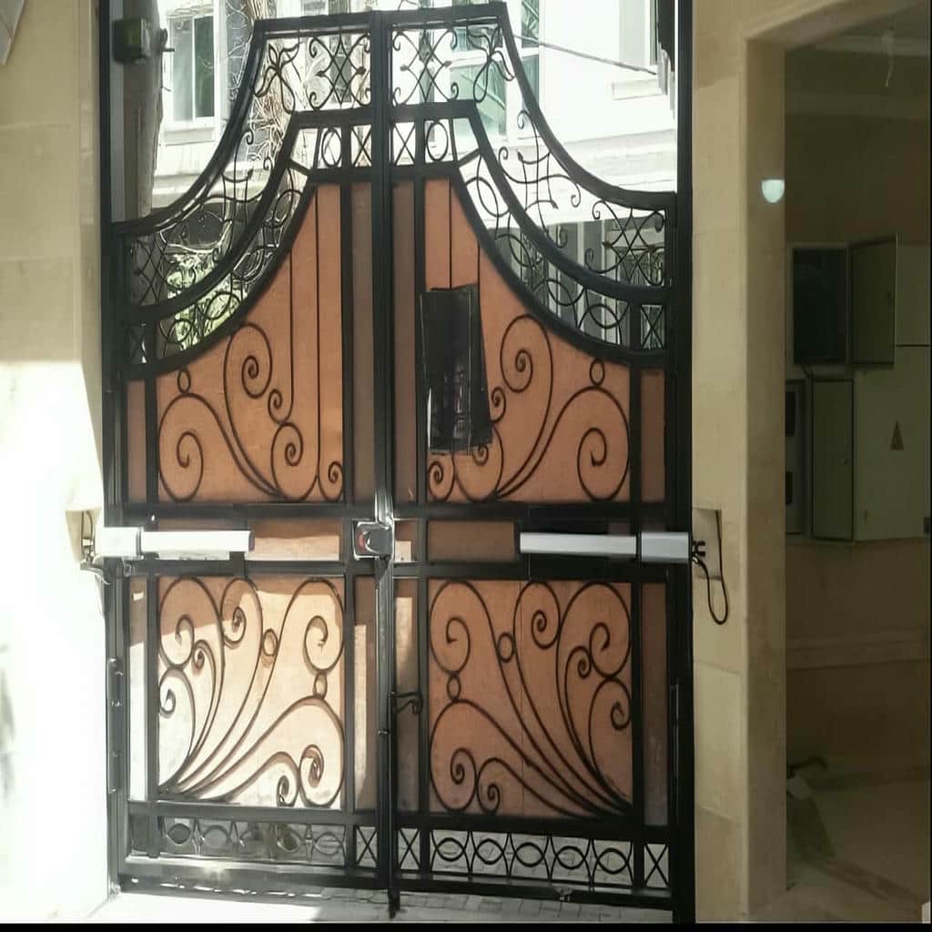 جک درب پارکینگی با گیربکس مقاوم و حرکت یکنواخت جک درب پارکینگی با گیربکس مقاوم و حرکت یکنواخت