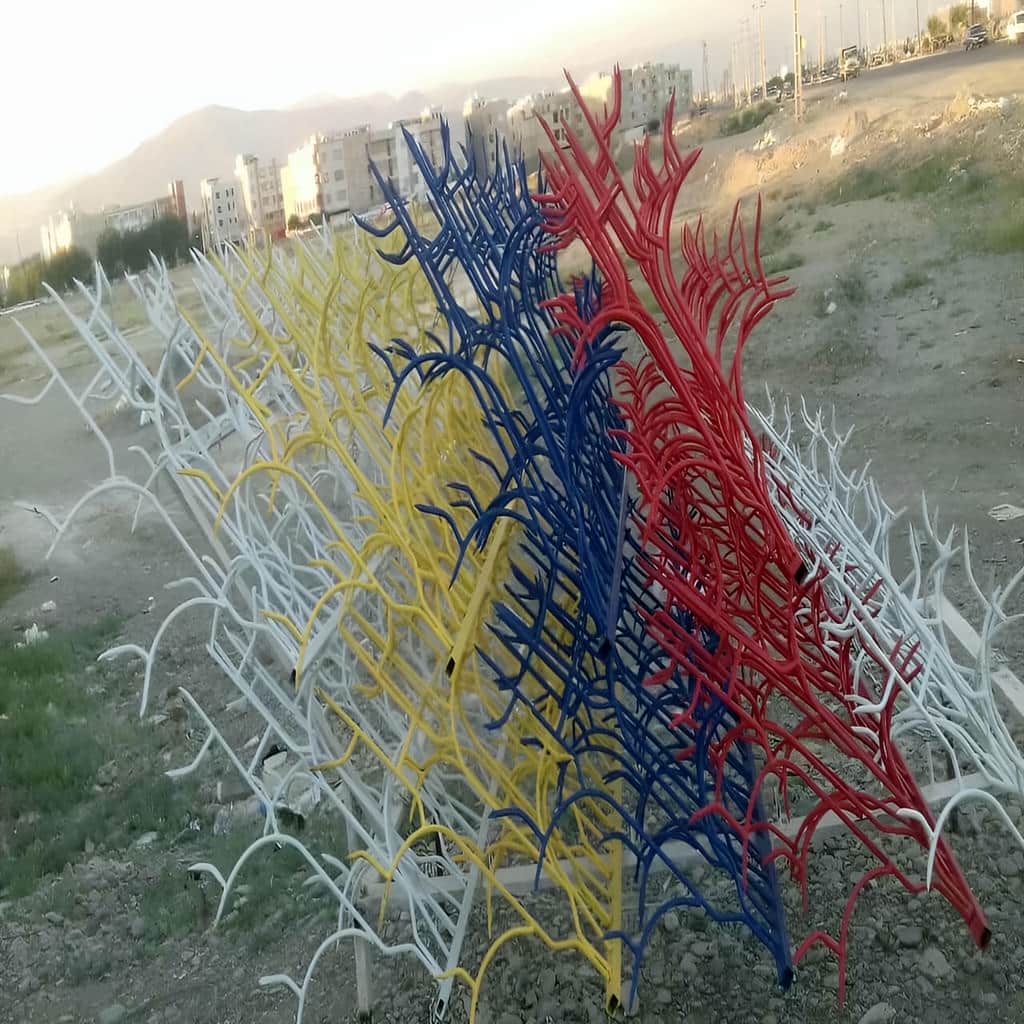 حفاظ آبشاری روی دیوار سنگی برای پروژه نصب روی تاج آماده