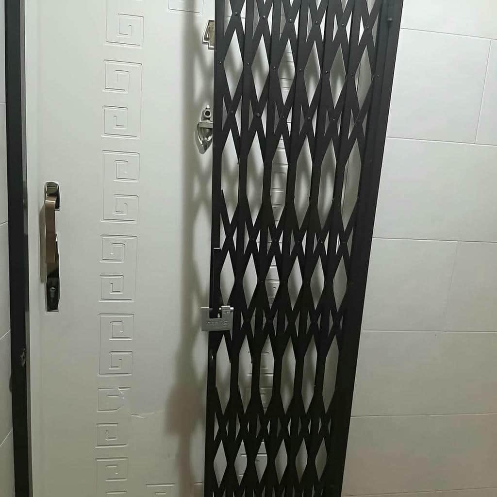درب آکاردئونی برای واحد اداری با ریل روان و قاب مقاوم
