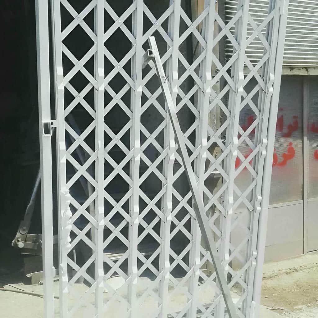 11 طرح درب آکاردئونی مشکی طلایی