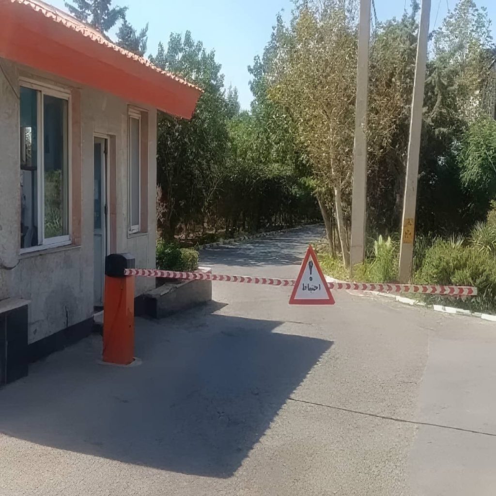 اجرای راهبند ورودی صنعتی کامیون رو همراه فتوسل و لوپ دیتکتور