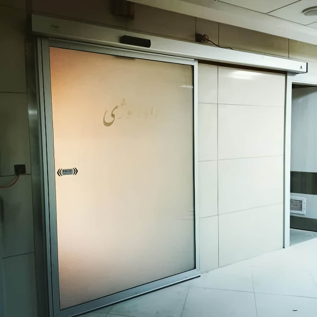 درب اتوماتیک شیشه ای کشویی برای ورودی فروشگاه پرتردد