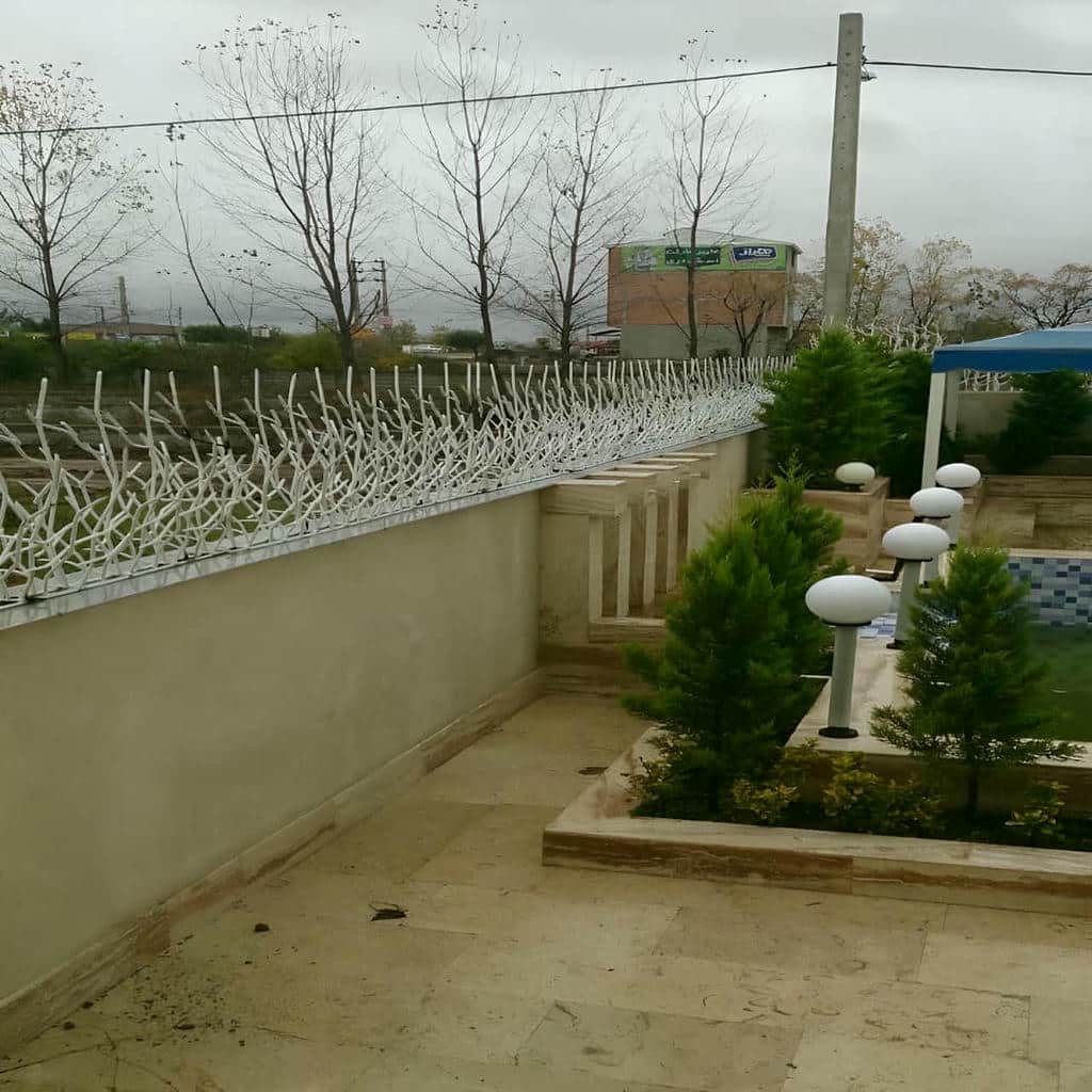 قیمت حفاظ دیوار فلزی ردیفی وابسته به متریال و نصب