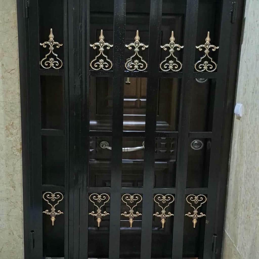 اجرای حفاظ درب آپارتمان ضد دیلم برای راهروی مشترک