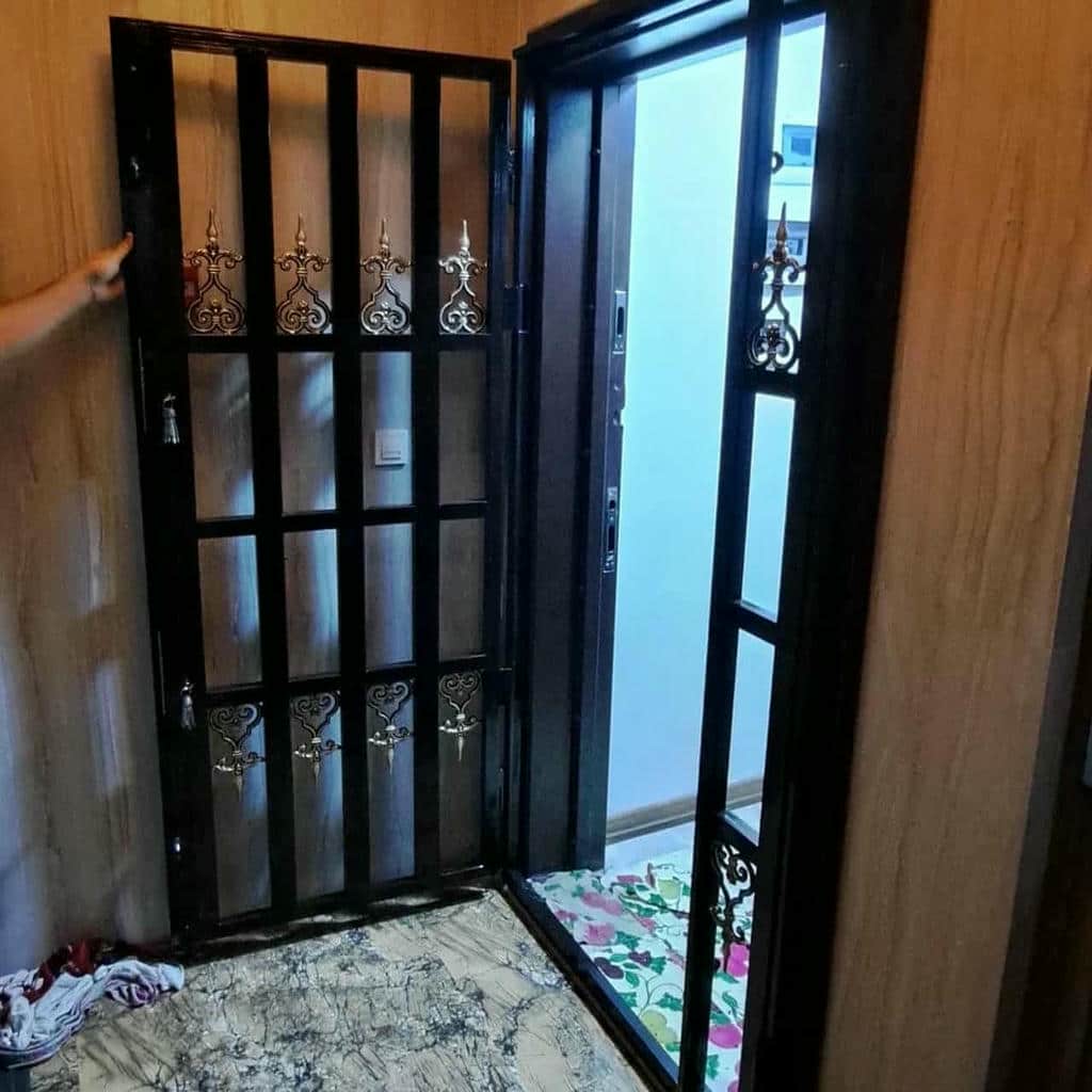 ساخت حفاظ درب آپارتمان ضد دیلم برای دهانه خاص