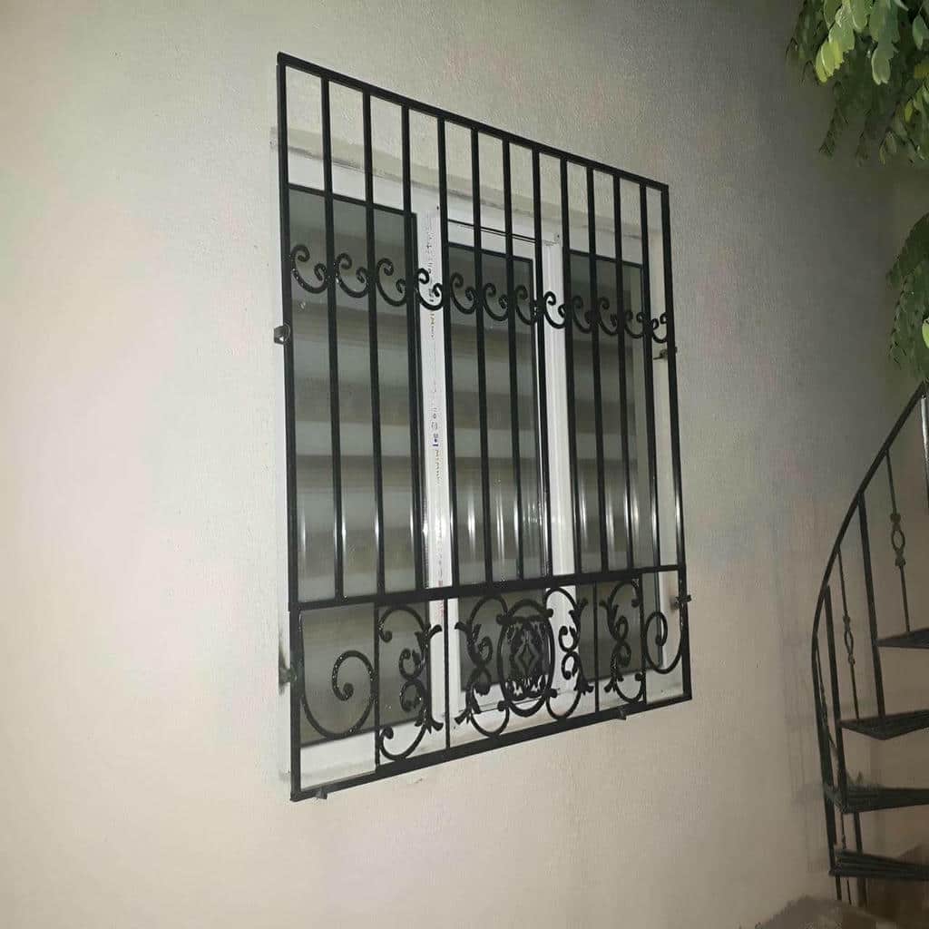 اجرای حفاظ پنجره شیک قاب دار با کلاف مقاوم