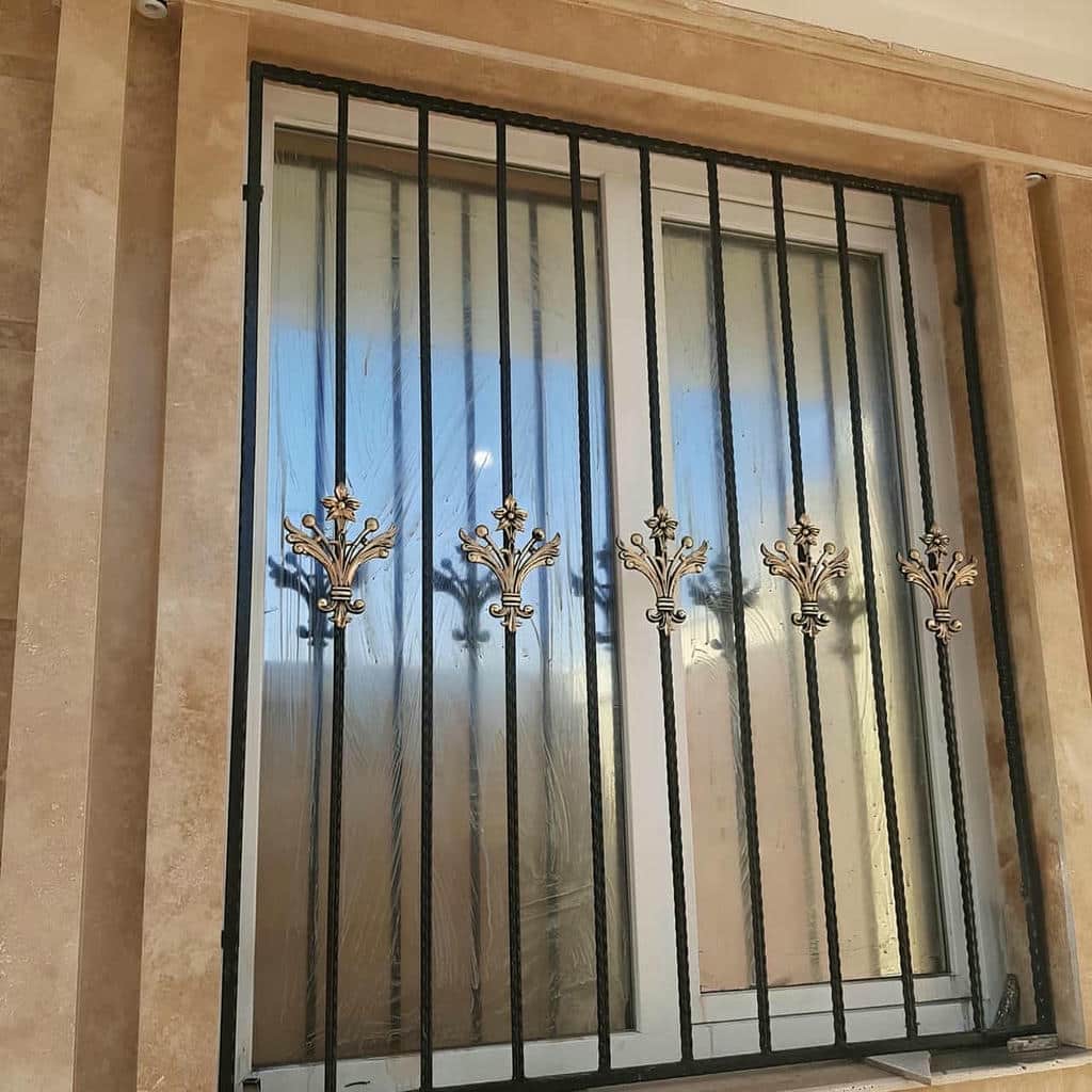 قیمت حفاظ پنجره ویلایی نمای باغ وابسته به ابعاد و متریال