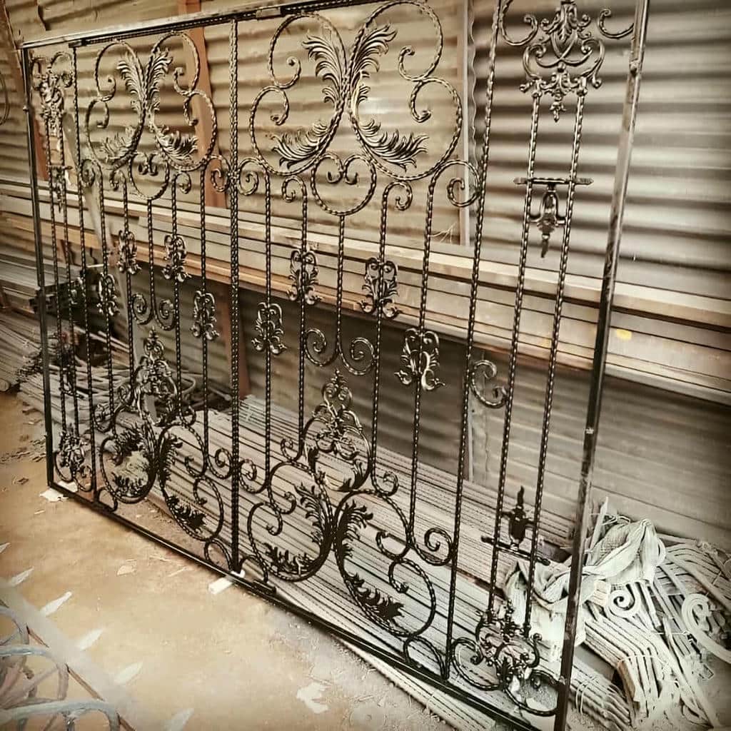 سفارش حفاظ پنجره پروفیلی قوطی آهنی بر اساس شرایط واقعی پروژه