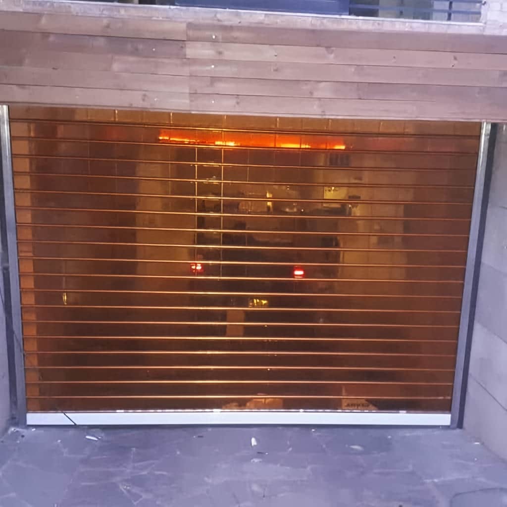 نصب درب کرکره ای پارکینگ اتوماتیک برای ساختمان چندواحدی