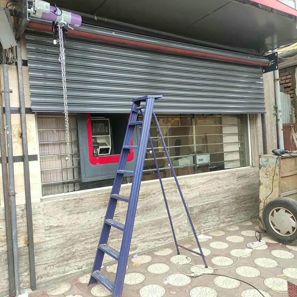 تولید کرکره برقی مدرن نمای تجاری با تیغه مقاوم