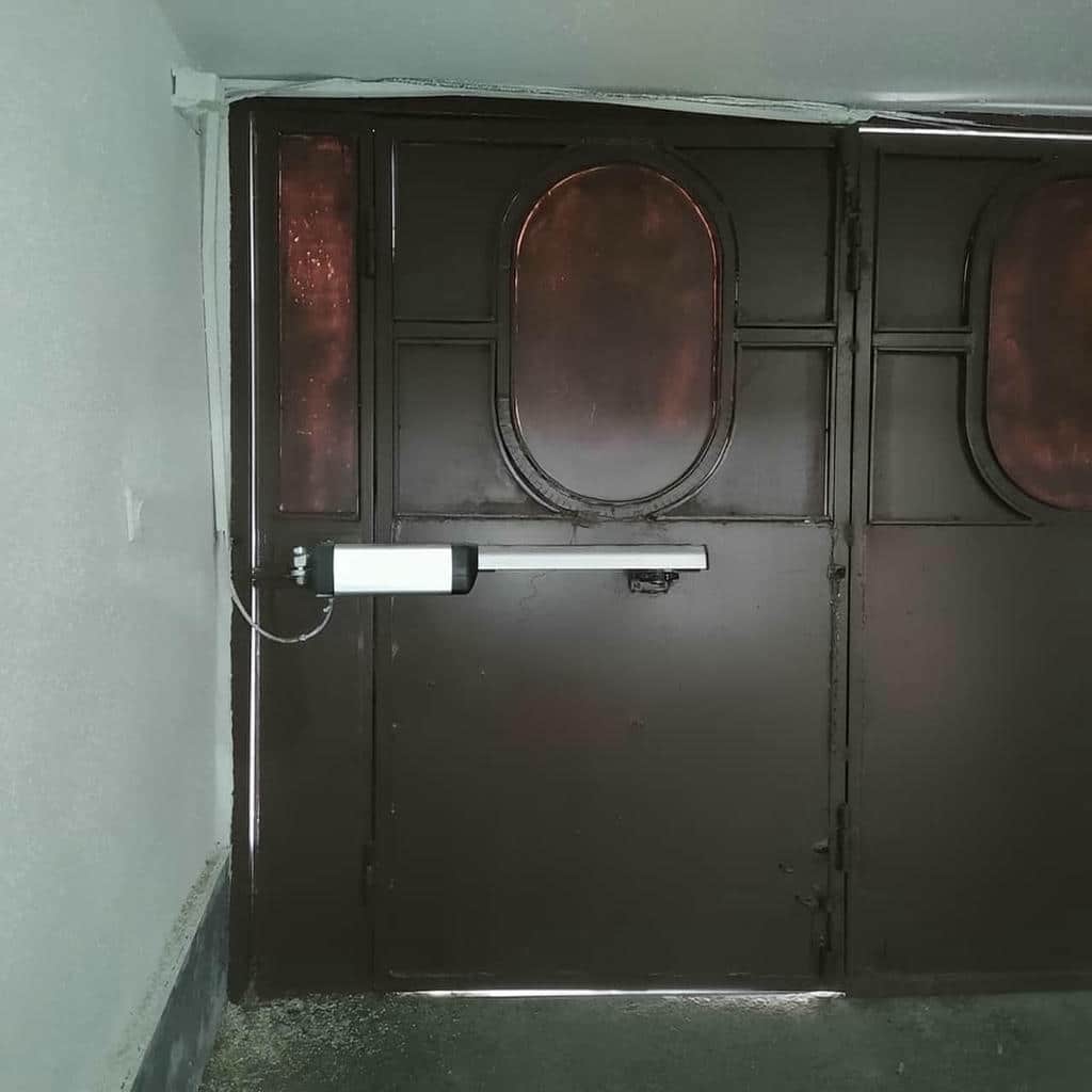 تعمیر جک درب پارکینگ هیدرولیک صنعتی پس از نشتی یا کندی حرکت