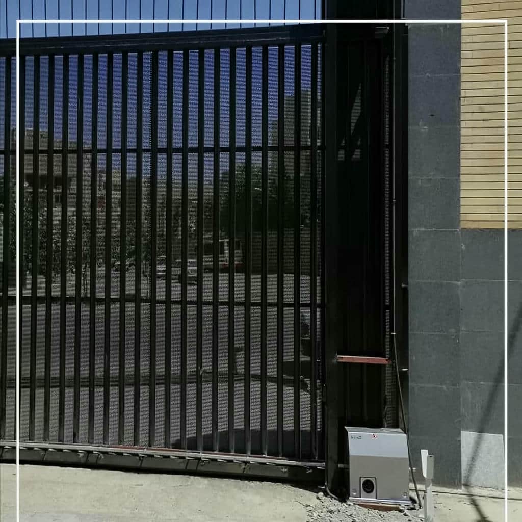 خدمات درب برقی پارکینگ ریلی برای مسیر عبور خودرو