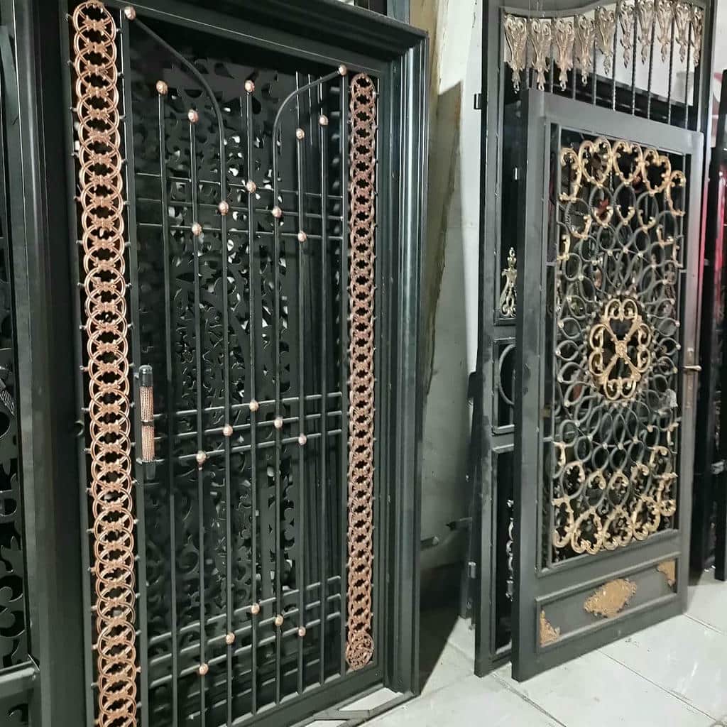 سفارش درب حیاط مشبک نورگیر مناسب جک پارکینگی