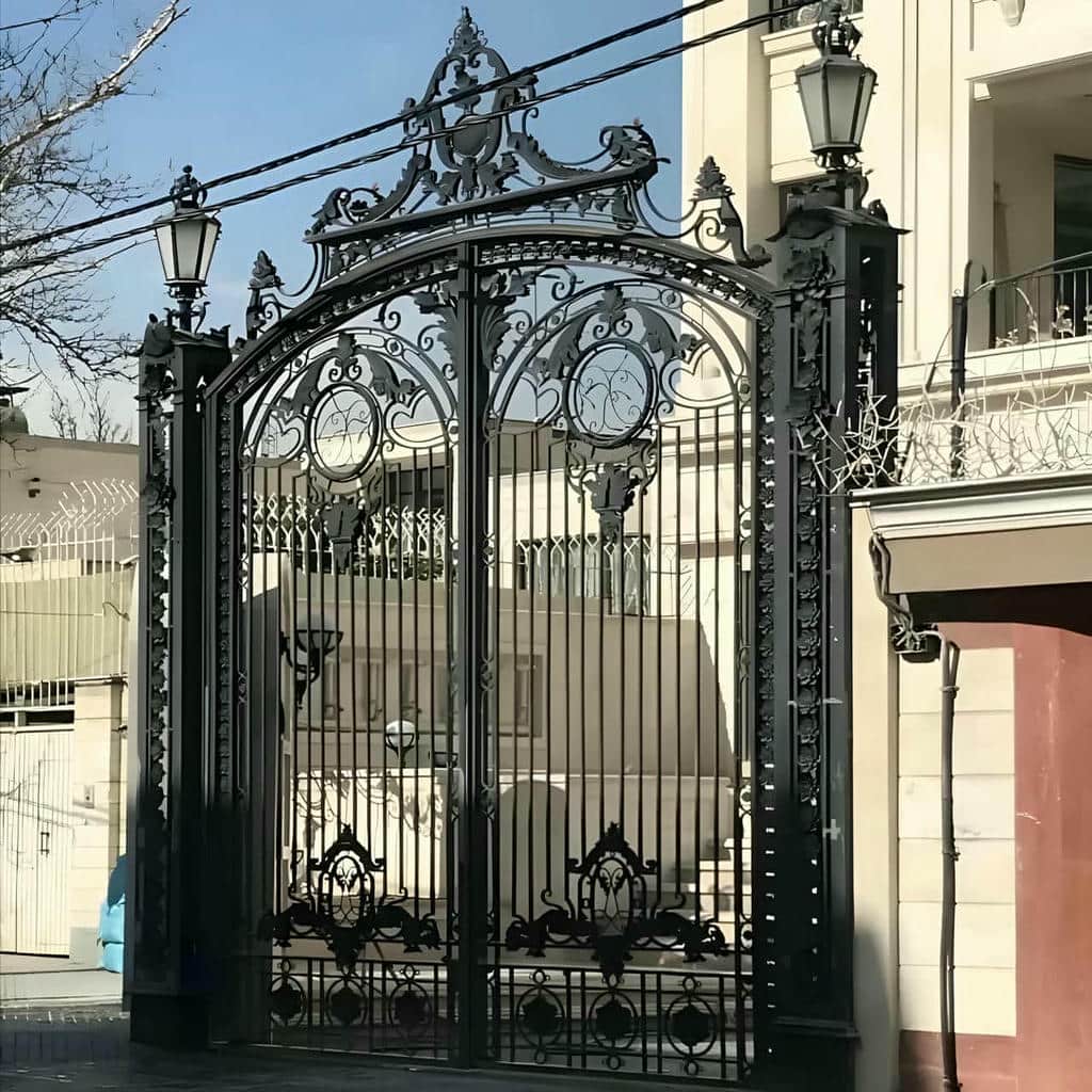 تولید درب پارکینگ کشویی محوطه با پروفیل آهنی و رنگ مقاوم