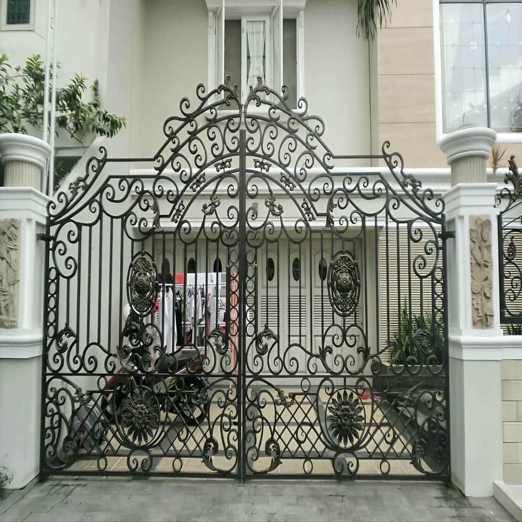 ساخت درب حیاط ورق پانچ با پروفیل مستحکم