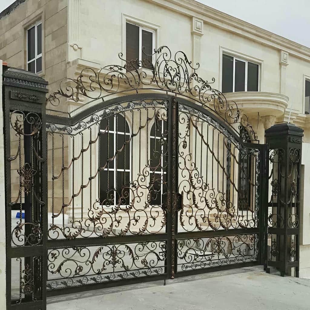 اجرای درب پارکینگ ویلایی دو لنگه برای ورودی باغ ویلا