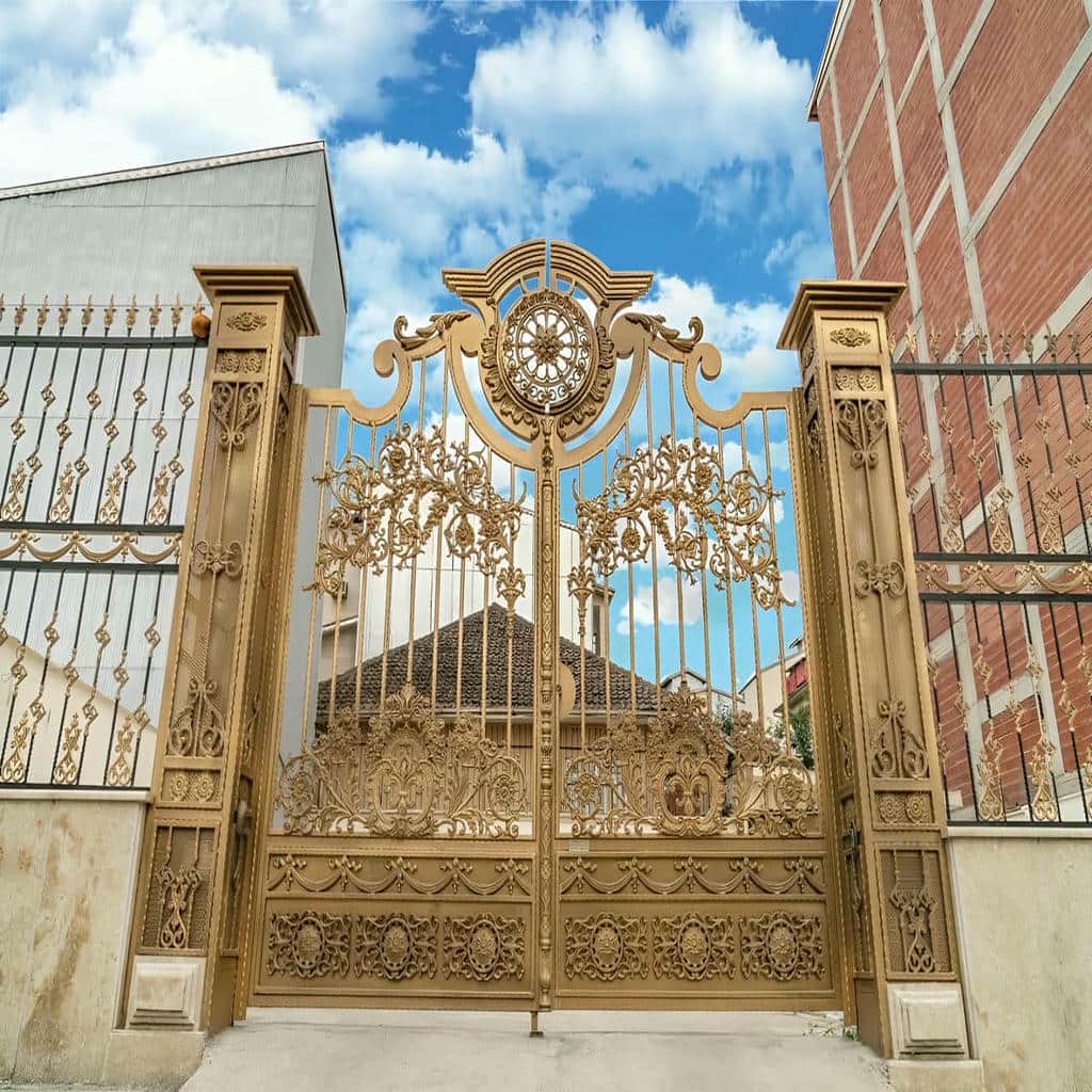 اجرای درب فلزی لاکچری نمای ویلا برای ورودی خودرو