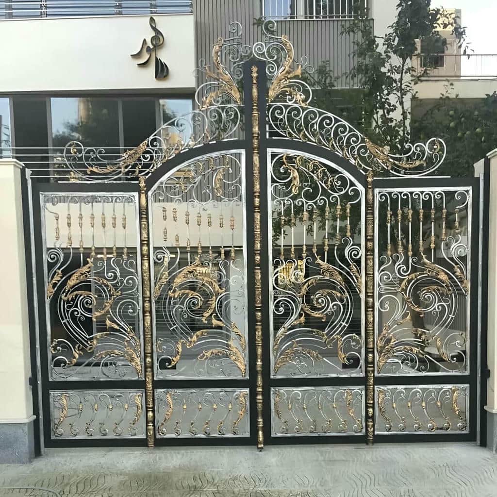 سفارش درب حیاط ورق پانچ برای کنترل دید حیاط