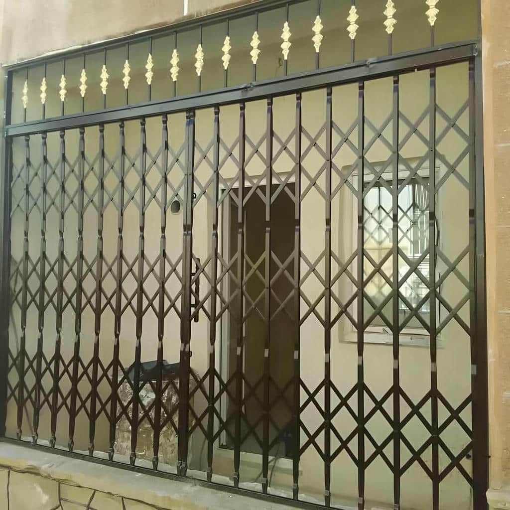 خدمات نصب نرده پنجره فرفورژه گل دار با کنترل