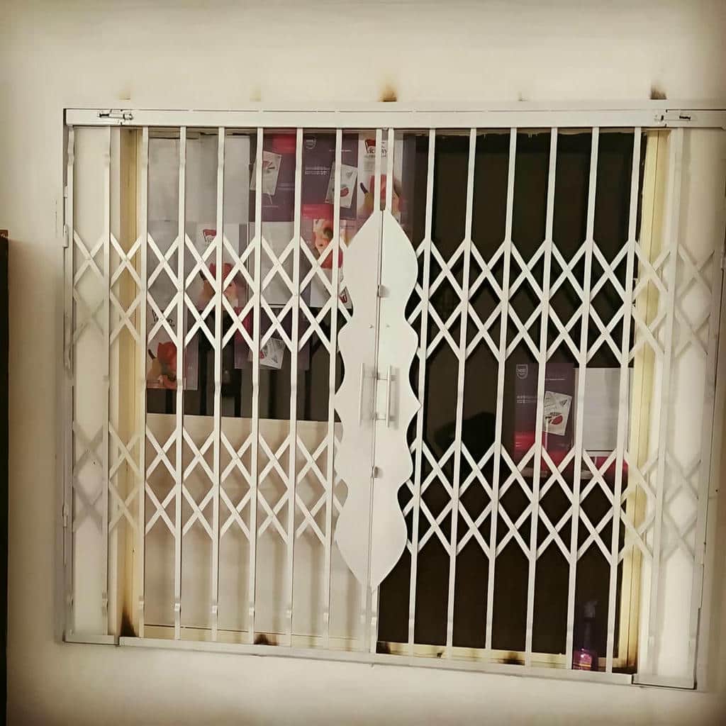 فروش حفاظ پنجره فرفورژه گل نرده مناسب ساختمانهای کلاسیک