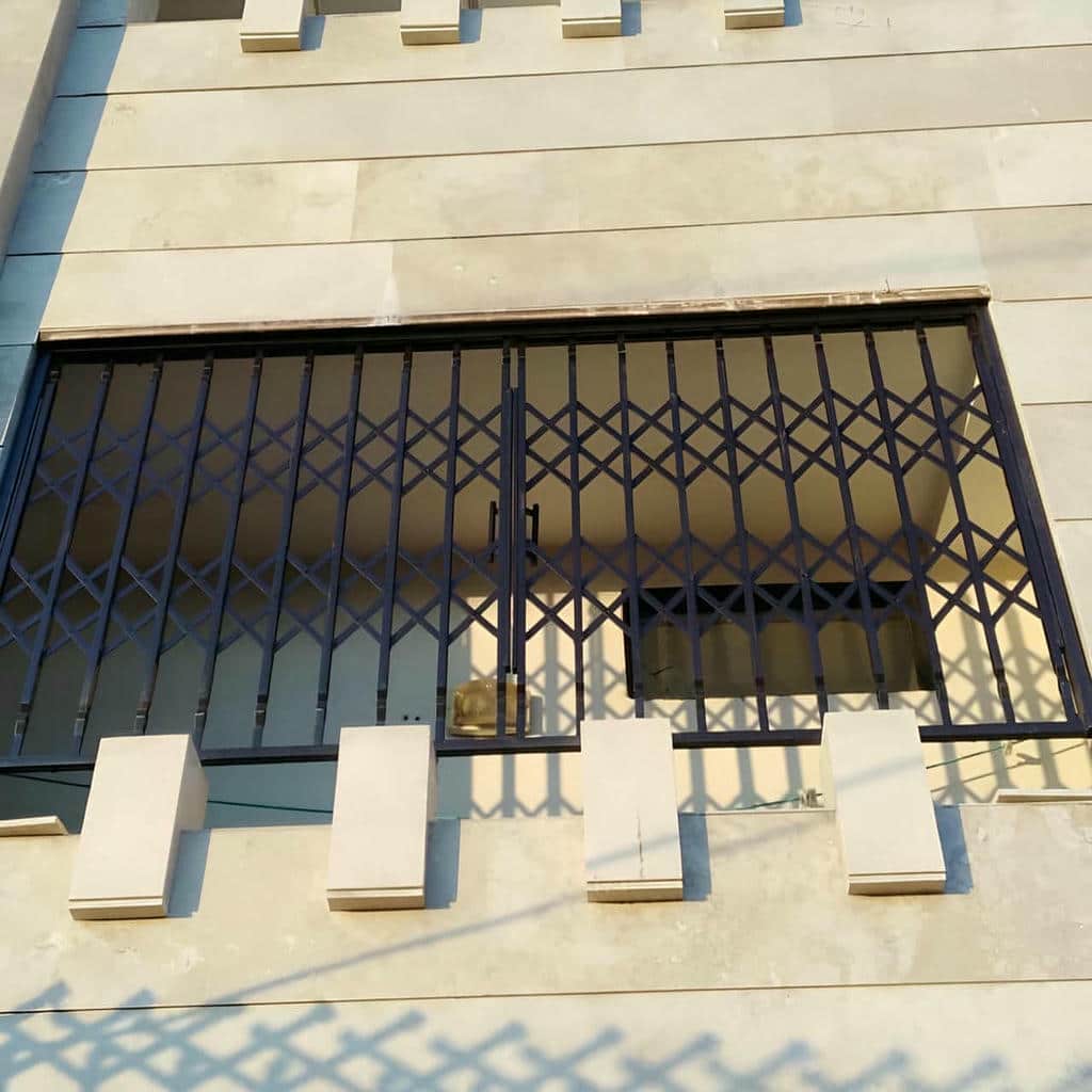 خدمات نصب حفاظ پنجره فرفورژه گل نرده با بررسی محل