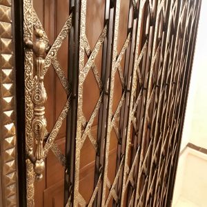 14 مدل درب آکاردئونی سلطنتی گل دار