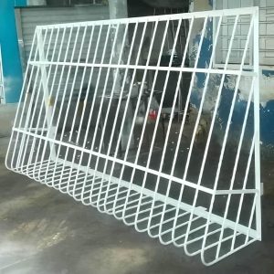 8 مدل حفاظ پنجره جای گلدان دار