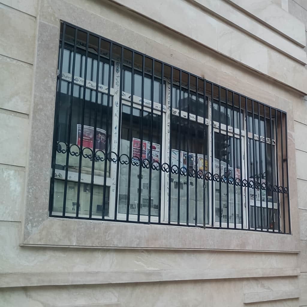 نرده پنجره فرفورژه برای امنیت ساختمان