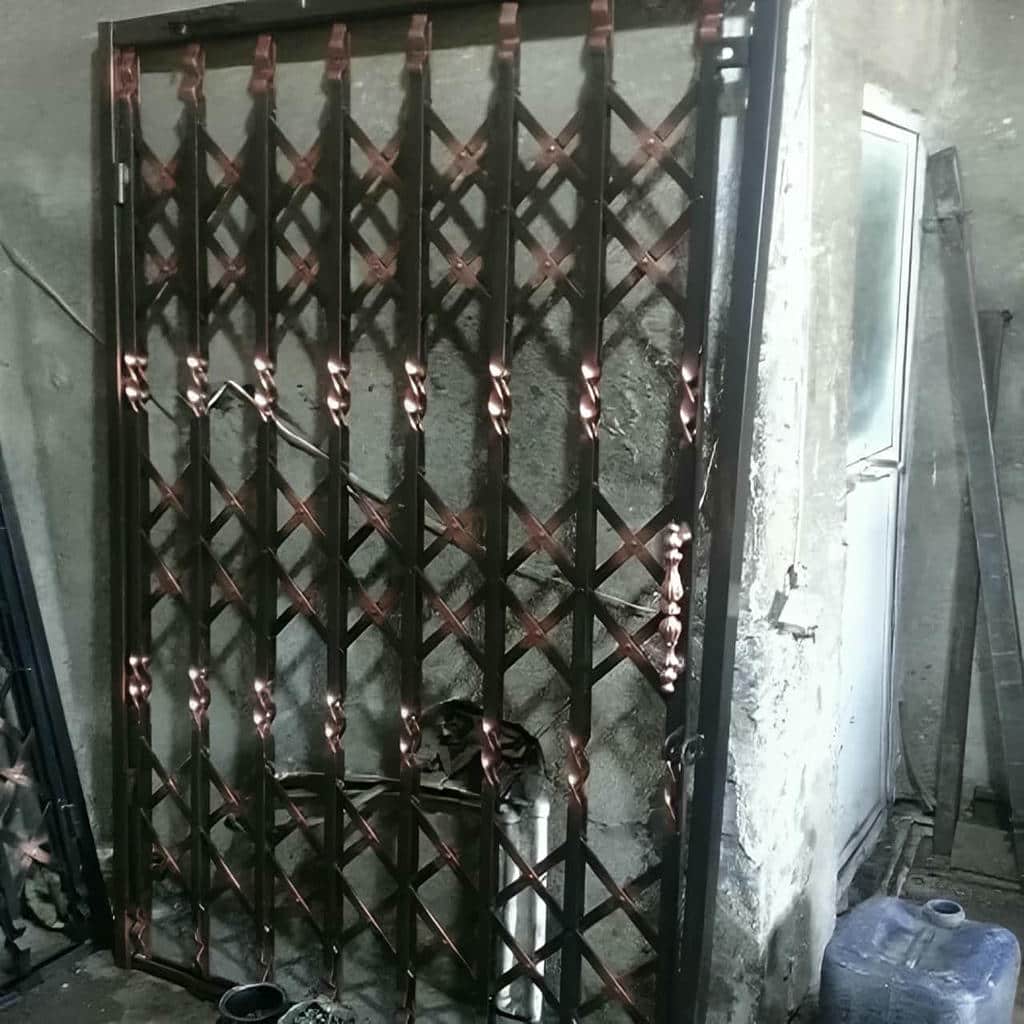 درب آکاردئونی ضد سرقت مدل ساده