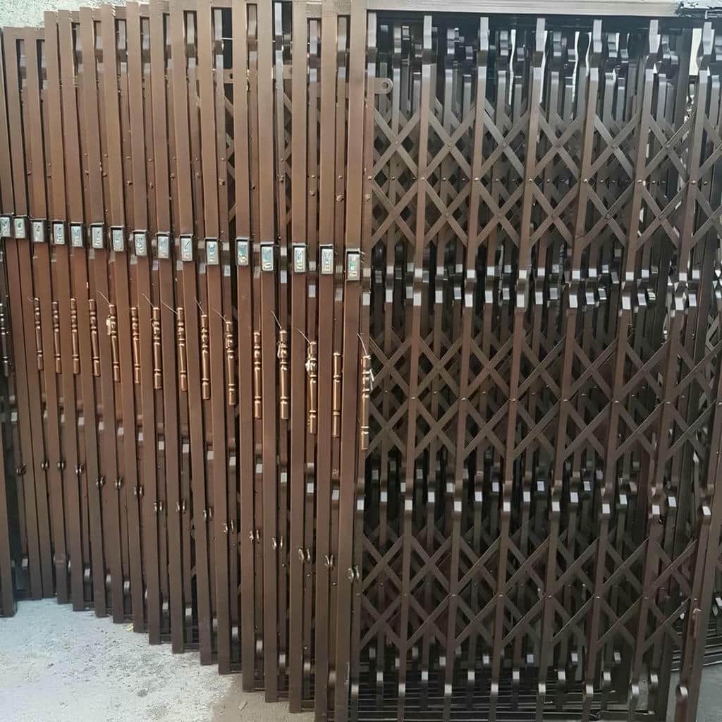 حفاظ پشت درب آپارتمان با اتصالات مقاوم