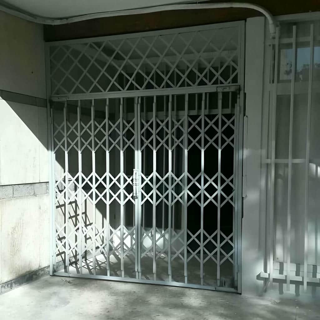 حفاظ آکاردئونی ساختمان مسکونی با قفل امنیتی
