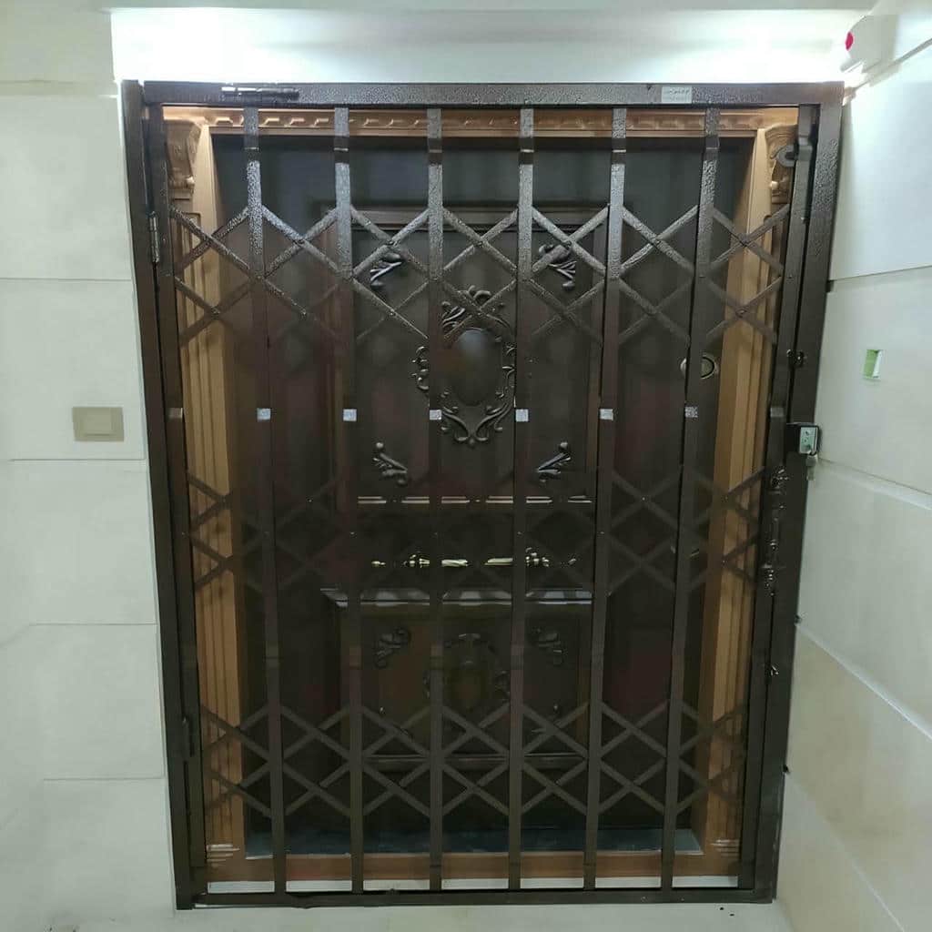 درب آکاردئونی ورودی ساختمان