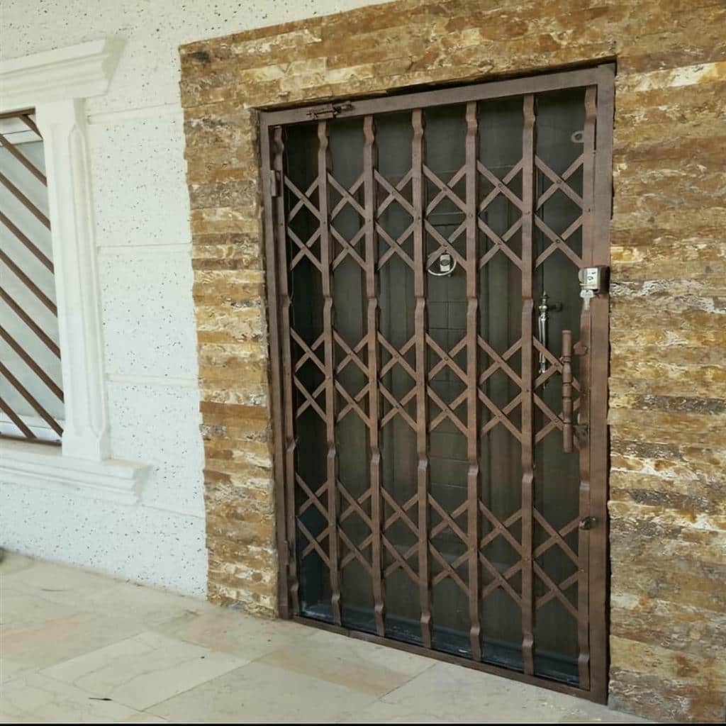 حفاظ ریلی درب با طراحی کلاسیک فرفورژه