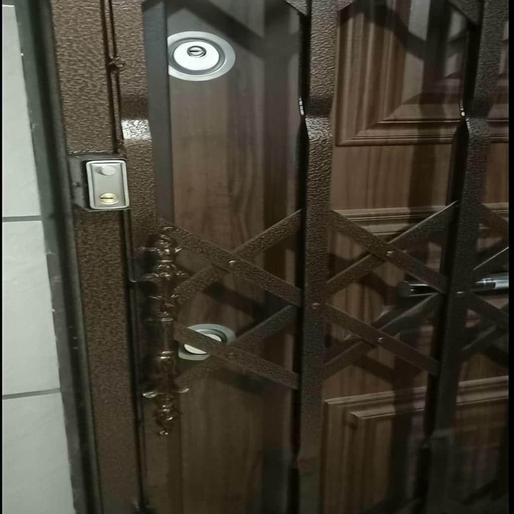 حفاظ ریلی درب ورودی کلاسیک