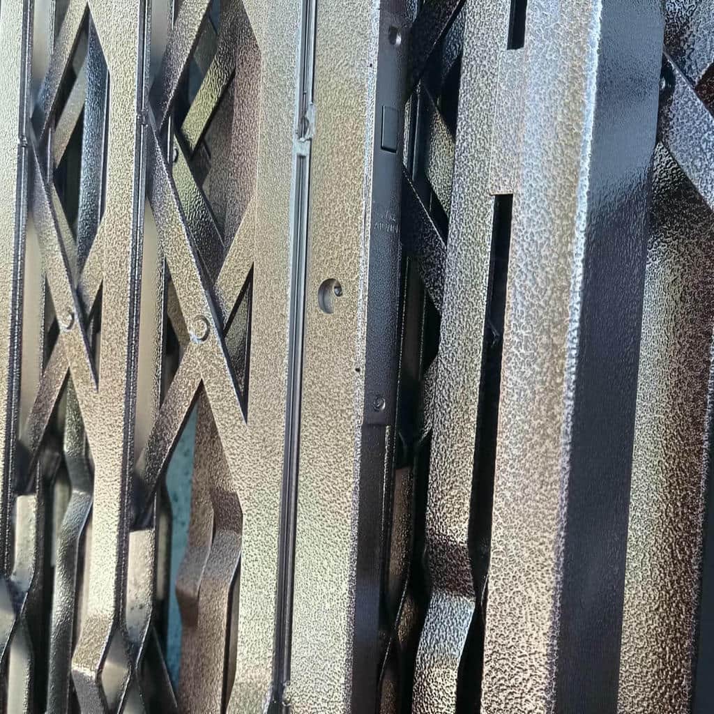 درب آکاردئونی ضد سرقت با طراحی کاربردی