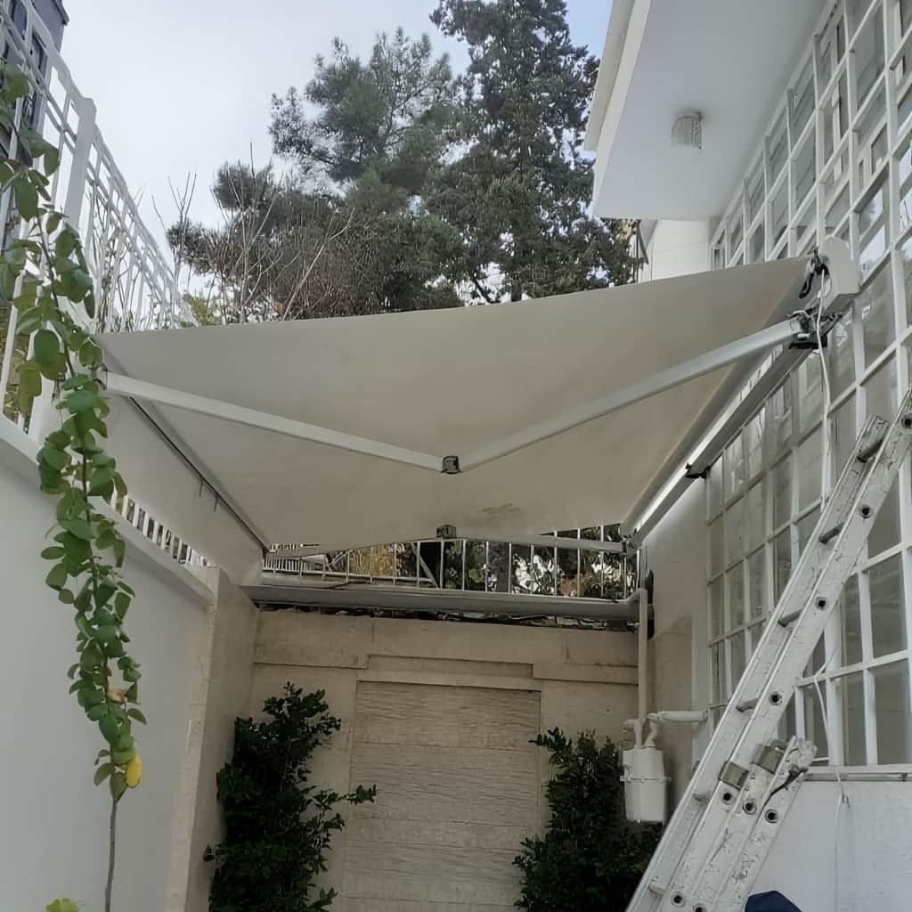 سایبان برقی بازویی برای فضای مسکونی
