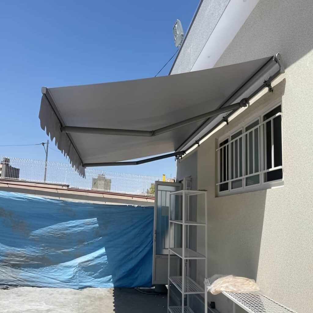 سایبان بازویی اتوماتیک برای دهانه بزرگ