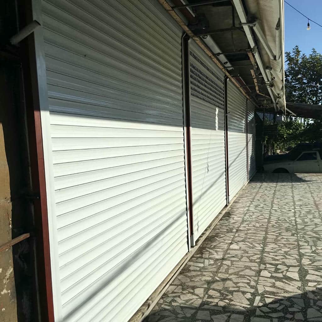 کرکره برقی ریموت دار برای ورودی خانه کرکره برقی ریموت دار برای ورودی خانه