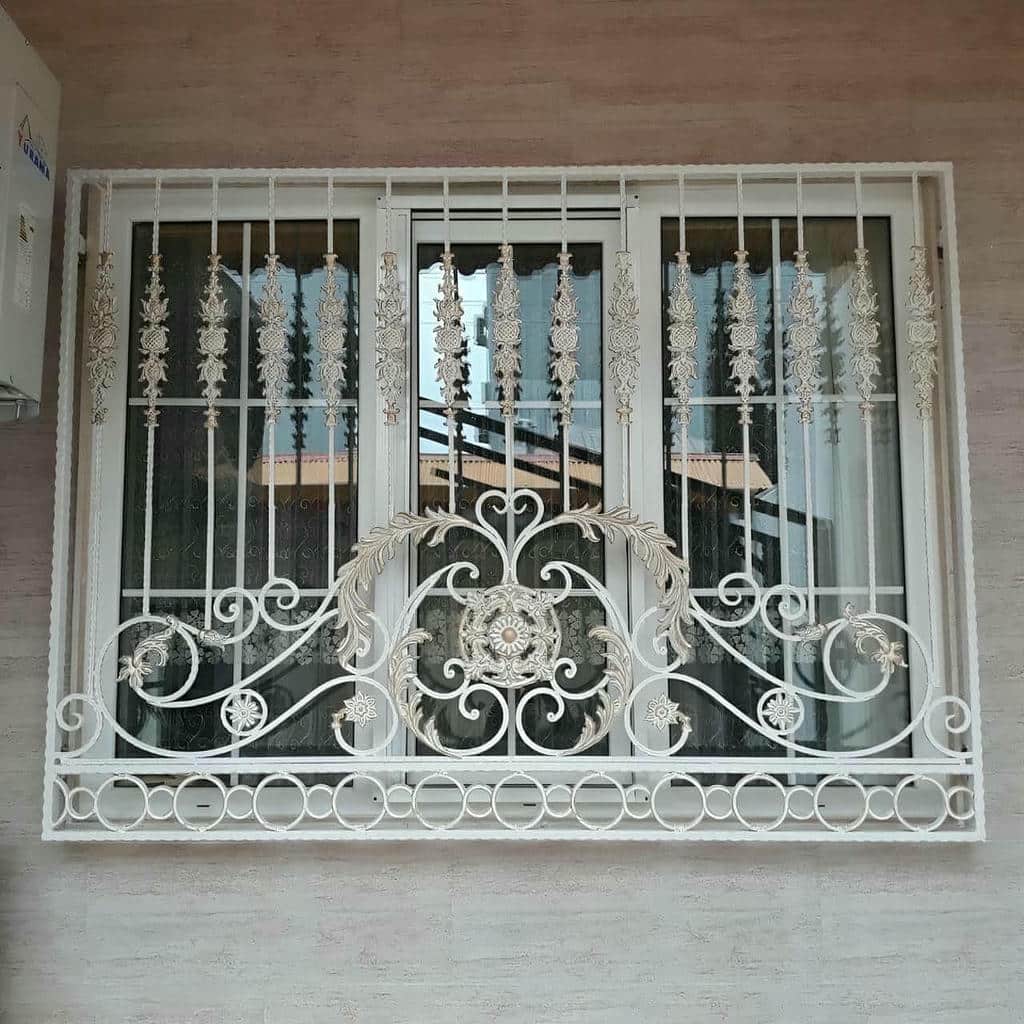 حفاظ پنجره آهنی گلنرده