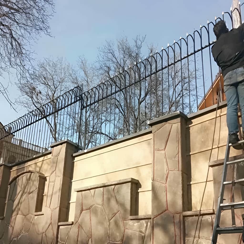 حفاظ فلزی دیوار با طراحی کاربردی