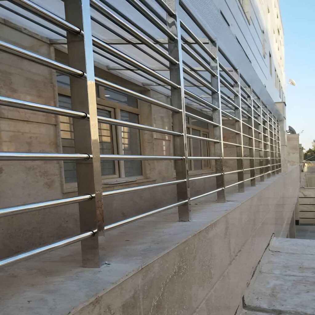نرده آلومینیومی بالکن با طراحی ساده