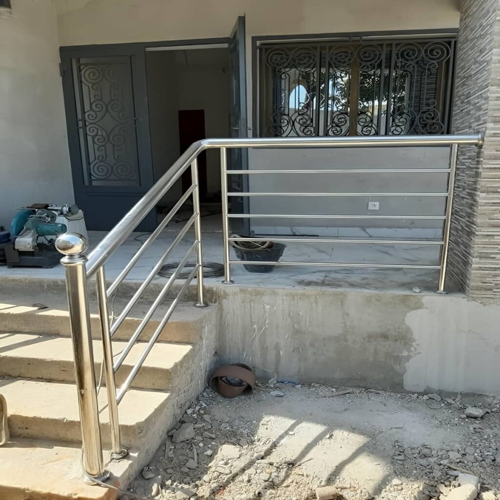 نرده استیل راه پله با طراحی ساده