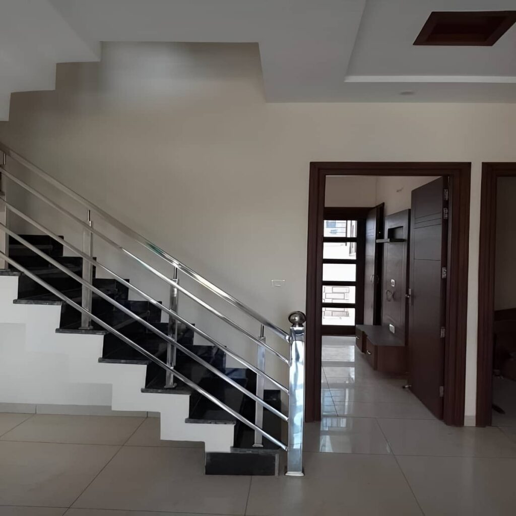 نرده استیل بالکن با سطح براق نرده استیل بالکن با سطح براق