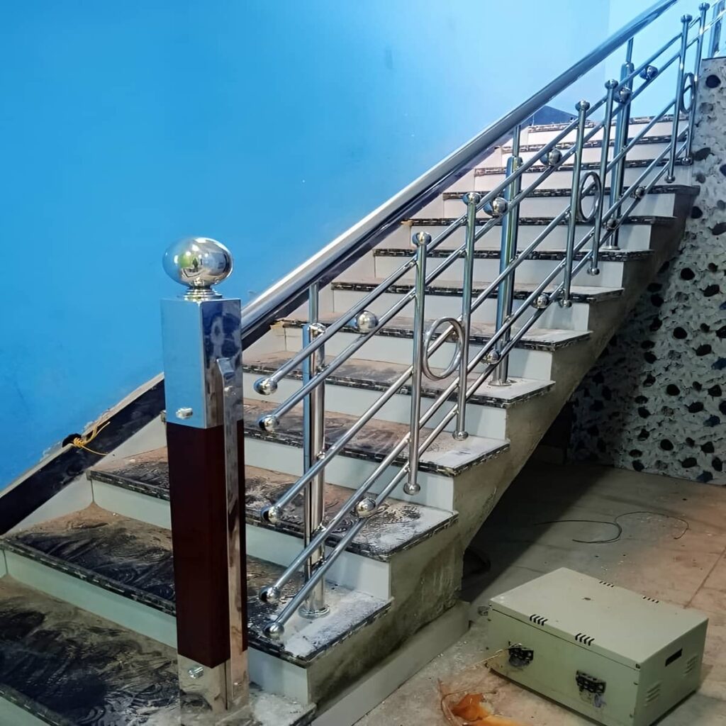 نرده استیل بالکن با طراحی مدرن