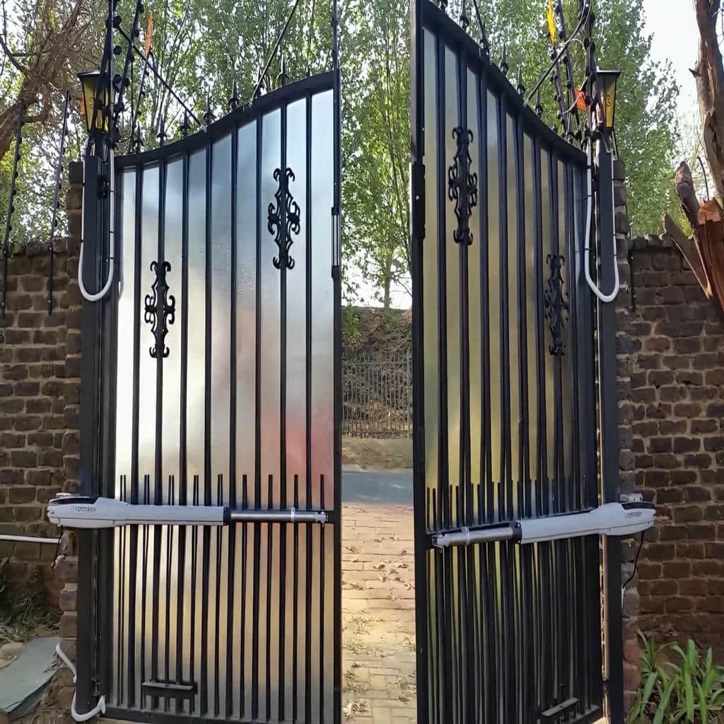 جک درب حیاط با مدل بازویی پارکینگ