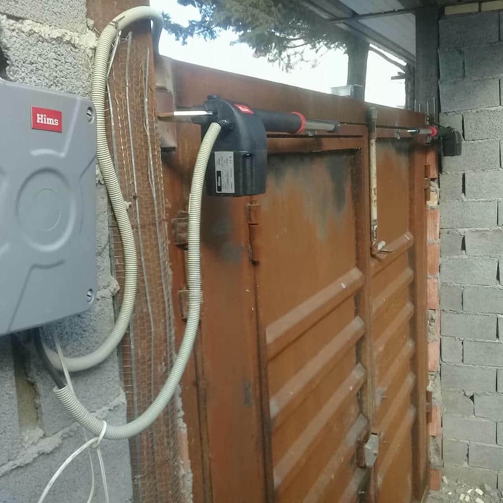 جک درب حیاط هماهنگ با درب پارکینگ