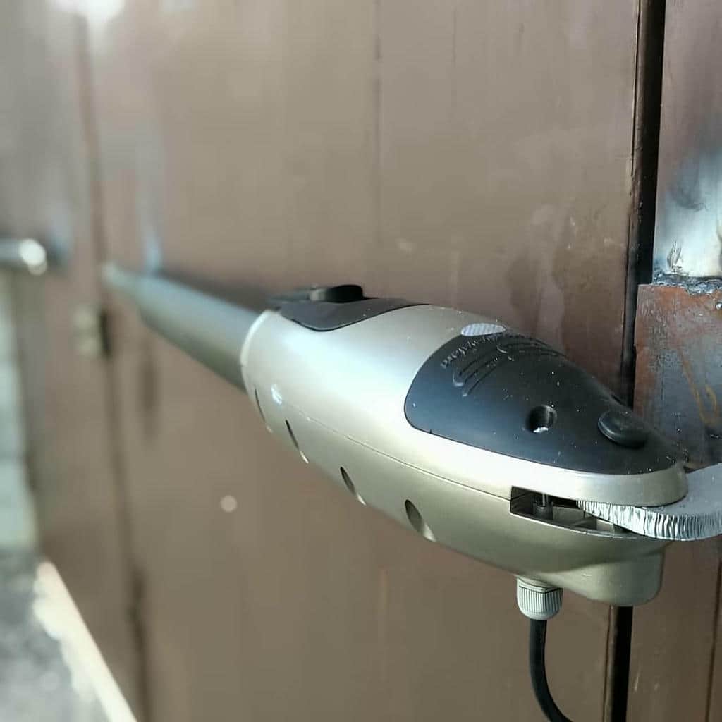 جک بازویی فلزی برای درب پارکینگ