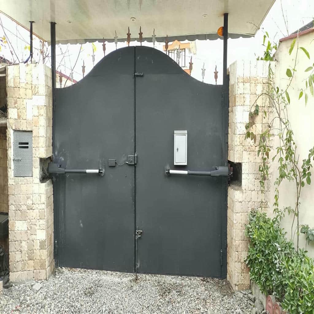جک پارکینگی ورودی ساختمان با طراحی مدرن