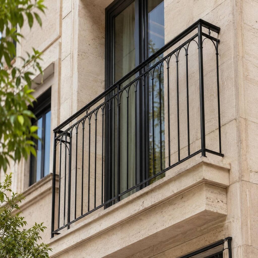 حفاظ تراس استان آذربایجان شرقی در نمای ساختمان